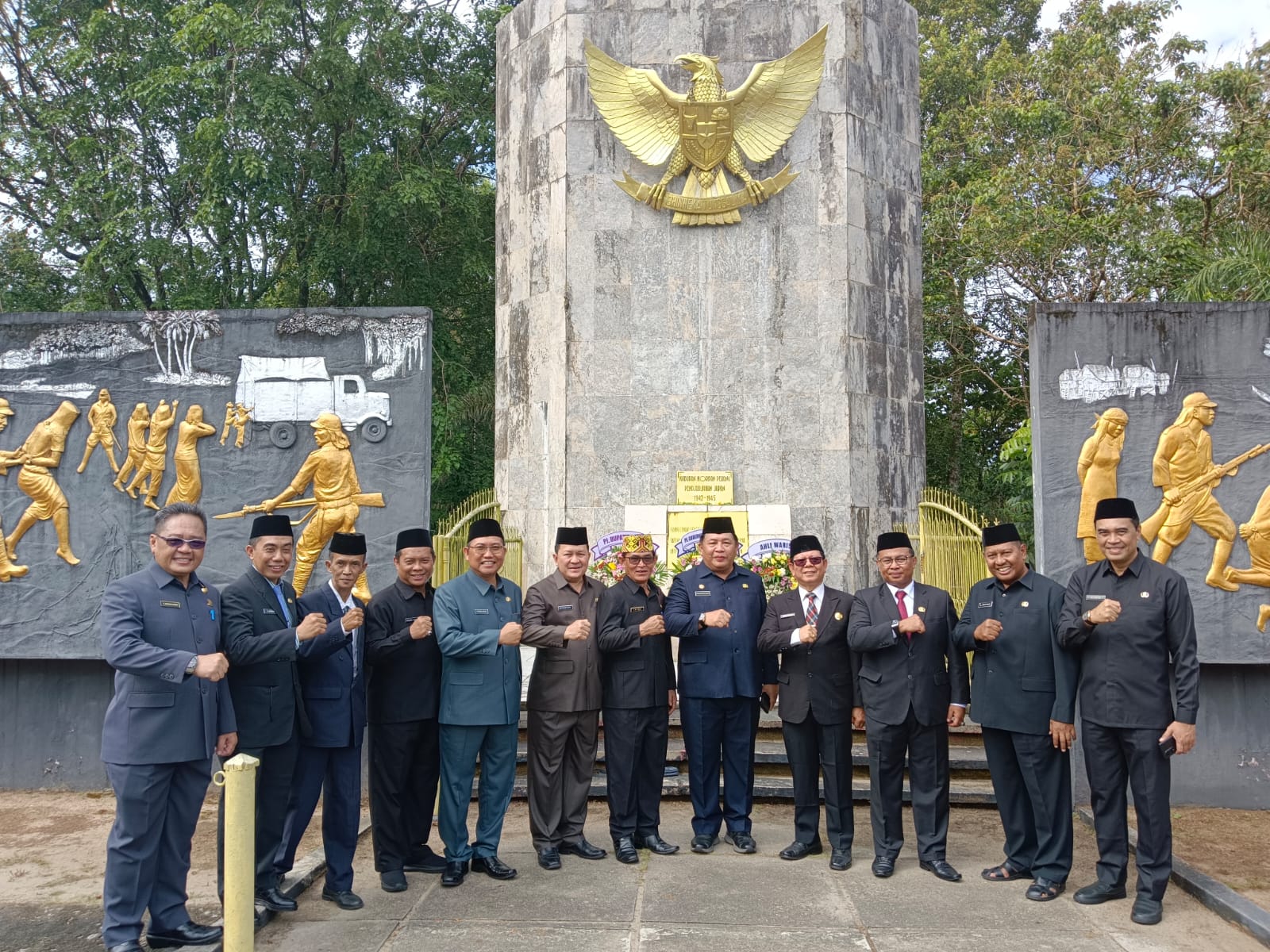 Upacara Hari Berkabung Daerah Provinsi Kalimantan Barat di Makam Juang Mandor