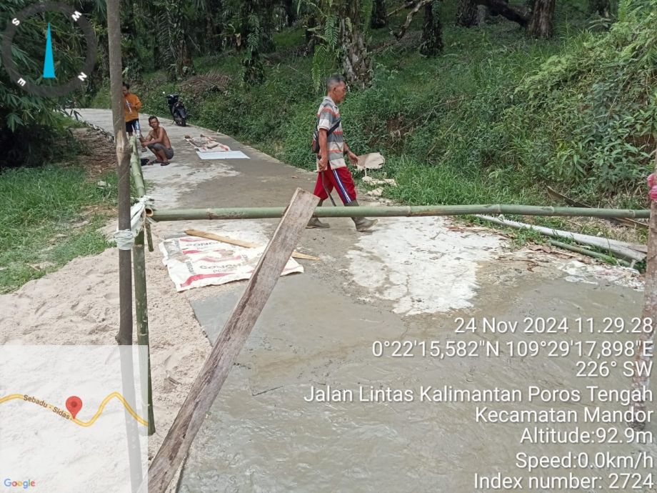 Pemeliharaan Pekerjaan Jalan di Dusun Sebadu Desa Sebadu, Kecamatan Mandor, Kabupaten Landak